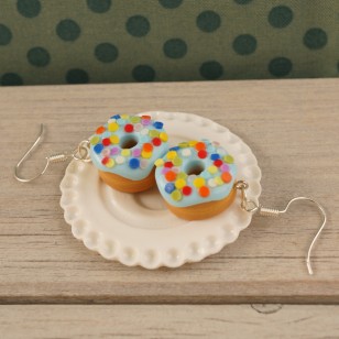 Modré puntíkované donuty 